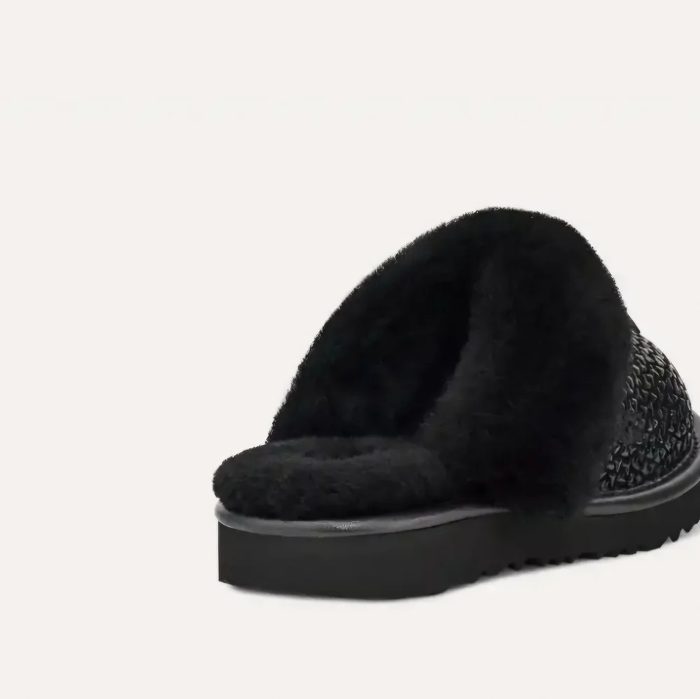 Ugg Cozy II Gel Hearts black  Big Kid slides size10 new